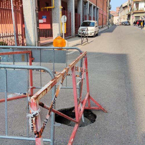 Un lettore: “Non c’è solo via Pontida, una voragine anche in via Morbelli”