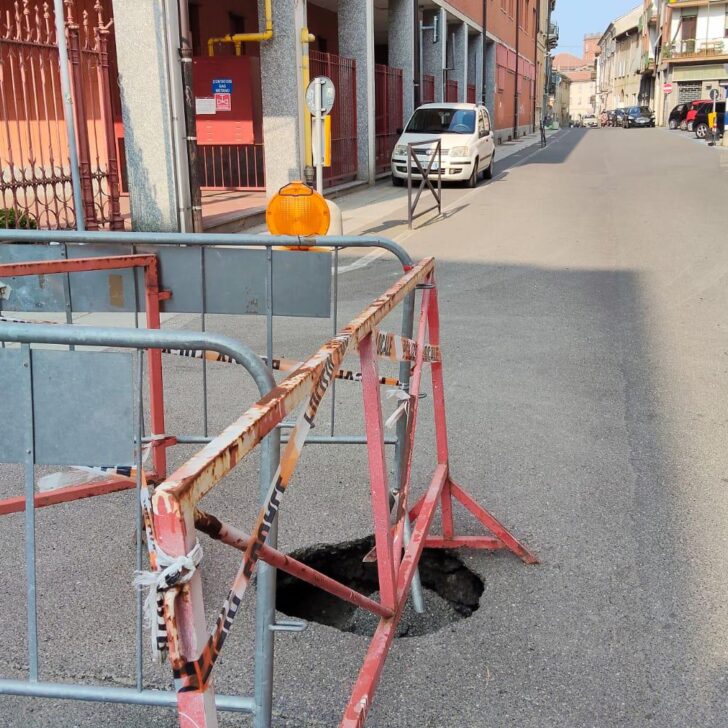 Un lettore: “Non c’è solo via Pontida, una voragine anche in via Morbelli”