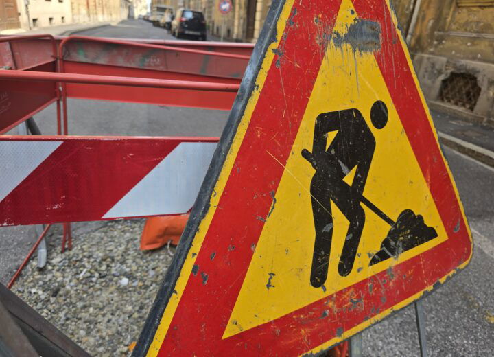 Dal primo settembre lavori in 4 vie per cedimenti strade. Trovate altre 7 situazioni “imputabili a privati”