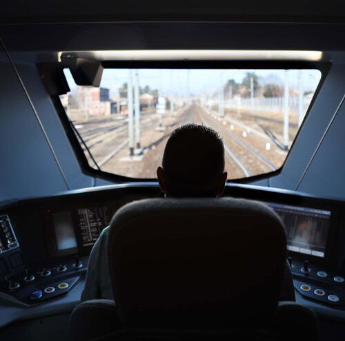 Trenord cerca nuovi macchinisti: da oggi, e fino al 25 giugno, le candidature