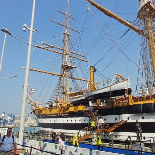 La nave Amerigo Vespucci tornata a Genova al termine dell’ultimo giro del mondo