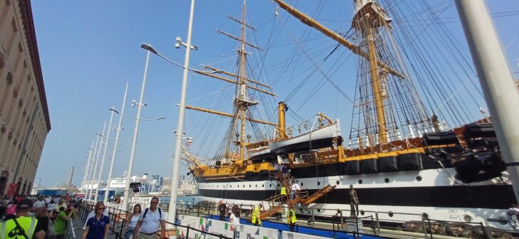 La nave Amerigo Vespucci tornata a Genova al termine dell’ultimo giro del mondo