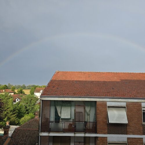 L’arcobaleno dopo il temporale: le foto scattate ad Alessandria