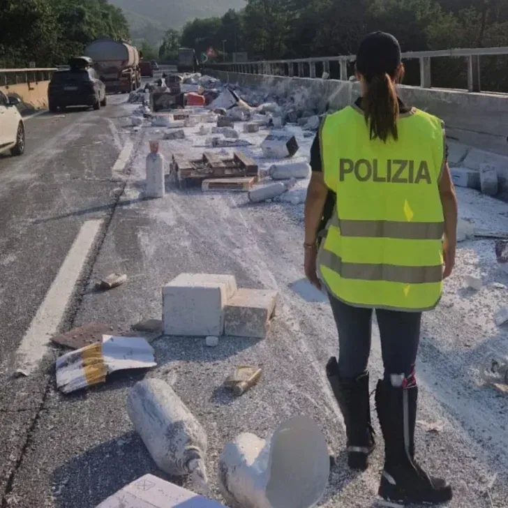 Incidente sulla A7: prelevati campioni di acqua dello Scrivia e sorvolo con drone