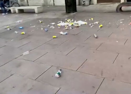 “Piazzetta della Lega piena di rifiuti, uno scempio”: la segnalazione di un’alessandrina