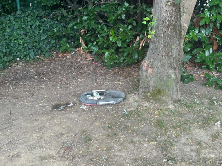 Atto vandalico a Fresonara: danneggiati i giochi del parco