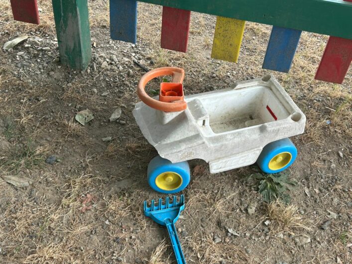 Atto vandalico a Fresonara: danneggiati i giochi del parco
