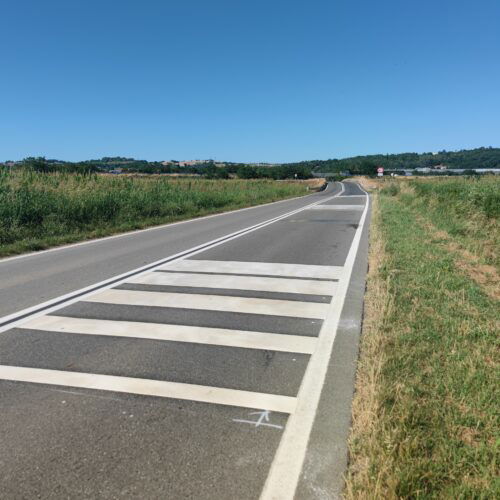 Nuova segnaletica vicino al dosso sulla strada tra Alessandria e Valle San Bartolomeo