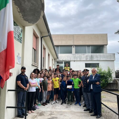 Progetto PretenDiamo Legalità: la Polizia premia la 2^A della scuola media di Cerrina