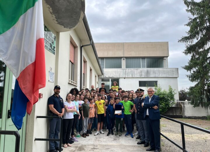 Progetto PretenDiamo Legalità: la Polizia premia la 2^A della scuola media di Cerrina
