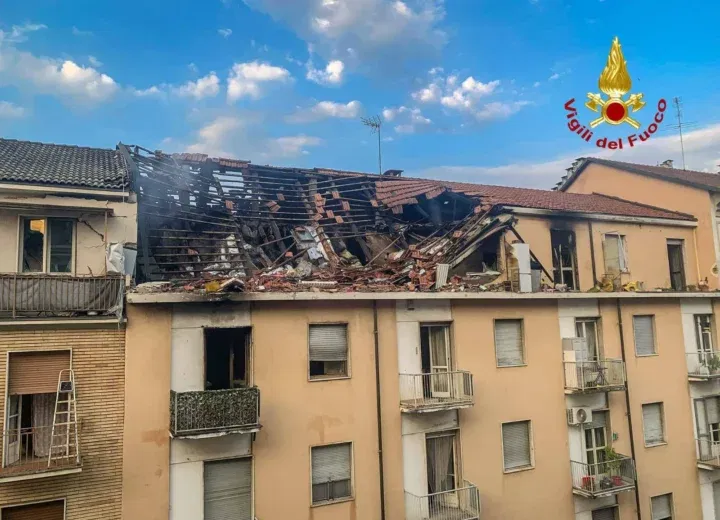 Torino, esplosione in appartamento: 5 feriti, si cerca un disperso