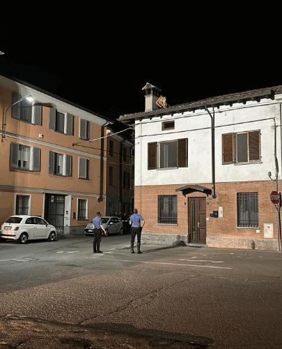 Minaccia di gettarsi dal tetto a Castelnuovo Scrivia: salvato dopo un lungo intervento nella notte