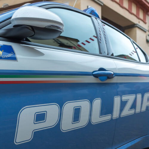 Scoperte 2 officine abusive: controlli anche sui mezzi all’interno