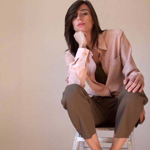 “Curioso”: il nuovo videoclip di Carolina Piola, tra amore e disincanto