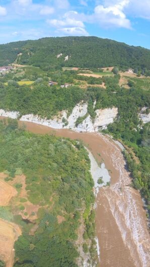 Coppia sorpresa dalla piena resta bloccata nell’Erro. I due tratti in salvo con l’elicottero