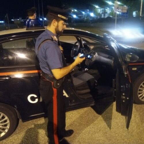 Non accetta l’addio della ex compagna e incendia l’auto del nuovo partner