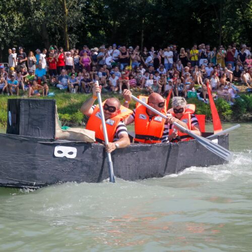 Torna il Carnevale acquatico di Casale. Sul Po le barche di cartone di “Galleggia non galleggia”