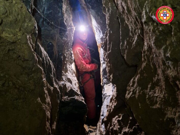 Salvato lo speleologo ferito e bloccato in una grotta a Ormea (CN)