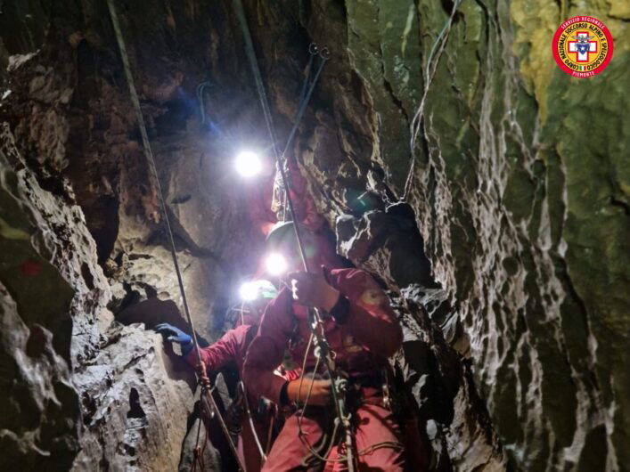 Salvato lo speleologo ferito e bloccato in una grotta a Ormea (CN)