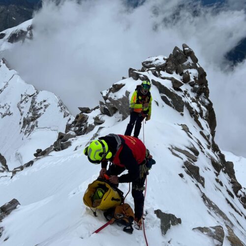 Raggiunti gli alpinisti bloccati: in corso le operazioni di soccorso