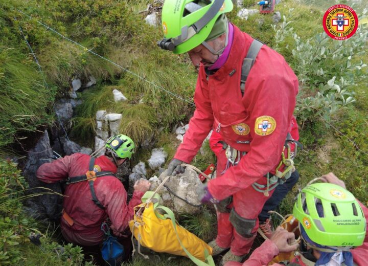 Ormea (CN): proseguono le operazioni per trarre in salvo speleologo ferito nell’Abisso Paperino