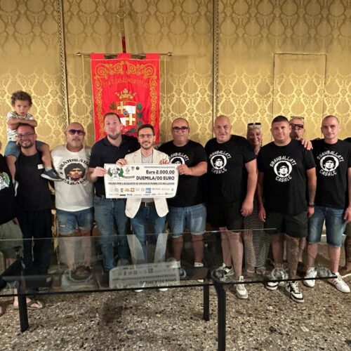 I gruppi del raduno Ultras U3 donano 2 mila euro alla città di Casale per un gioco pubblico inclusivo