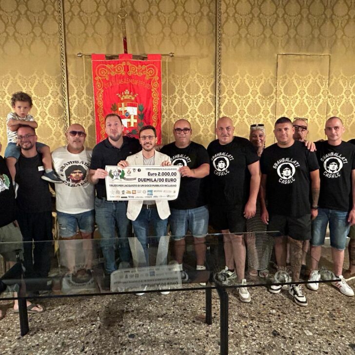 I gruppi del raduno Ultras U3 donano 2 mila euro alla città di Casale per un gioco pubblico inclusivo