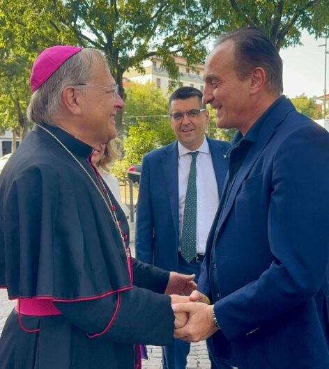 Il presidente d’onore Alberto Cirio accende l’80esimo motoraduno internazionale “Madonnina dei Centauri”