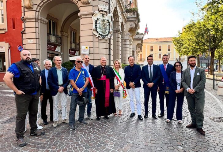 Il presidente d’onore Alberto Cirio accende l’80esimo motoraduno internazionale “Madonnina dei Centauri”