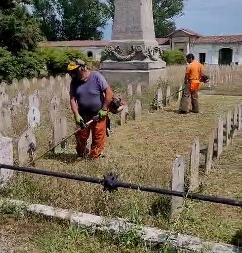 Via allo sfalcio dell’erba al cimitero di Alessandria: da lunedì lavori anche in quelli dei sobborghi
