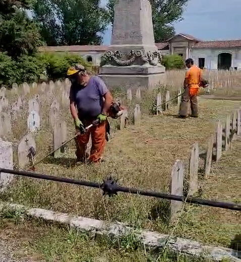 Via allo sfalcio dell’erba al cimitero di Alessandria: da lunedì lavori anche in quelli dei sobborghi