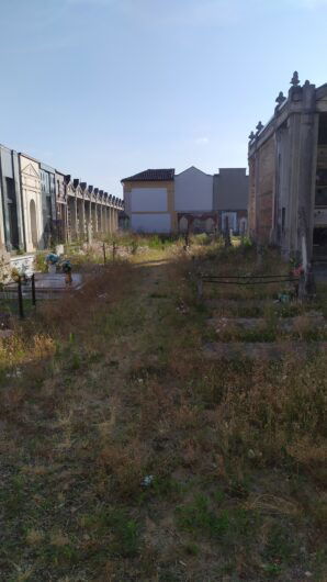 Cimiteri Alessandria, venerdì via agli sfalci: il calendario degli interventi, tra città e sobborghi