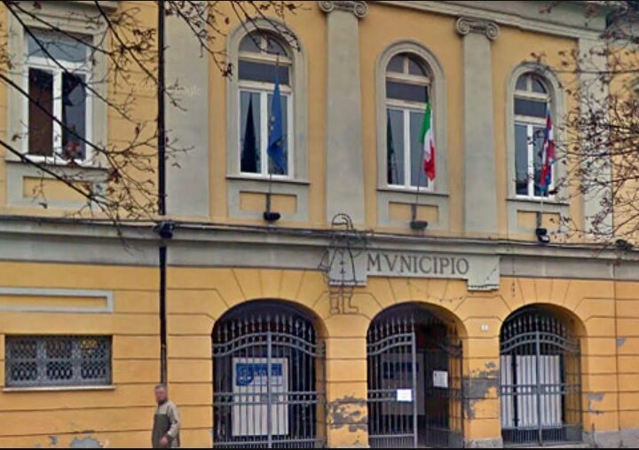 Niente contributi alla scuola di italiano per migranti: scontro a Sale tra l’Associazione Verso il Kurdistan e il sindaco