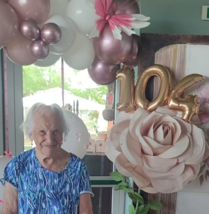 Nate lo stesso giorno a distanza di oltre un secolo. Prima candelina per Beatrice e 104 per nonna Consolina
