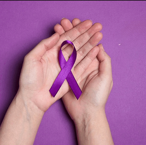 A Casale una panchina viola per sensibilizzare sulla fibromialgia