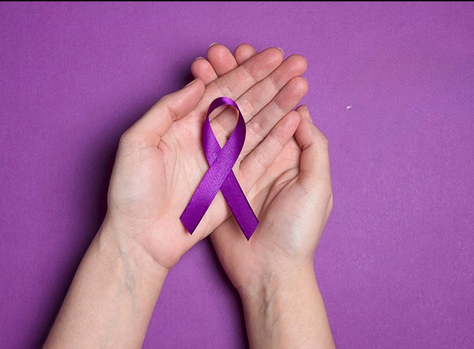 A Casale una panchina viola per sensibilizzare sulla fibromialgia