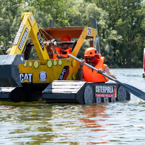 A Galleggia non Galleggia 72 barche di cartone sul Po e un fiume di sorrisi