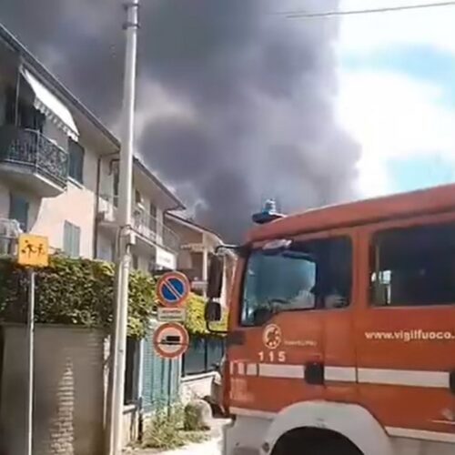 Incendio in via Levata a Spinetta. Vigili del Fuoco sul posto