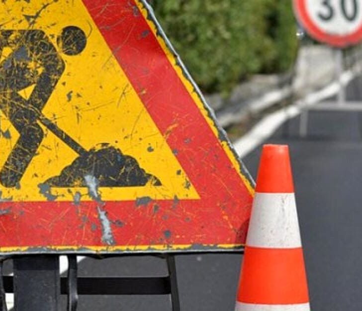 La proroga del cantiere per il teleriscaldamento in via Aspromonte allunga i disagi ed esaspera residente