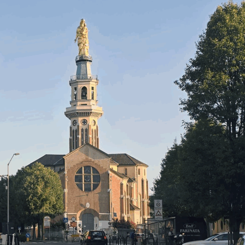 Linus stupito dal luccichio della Madonna di Tortona: “Com’è possibile sia così visibile?” Ecco perché