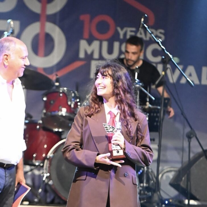 La cantautrice di San Salvatore Miryam Belfiore trionfa al “Je So Pazzo Music Festival”