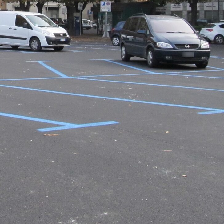 Parcheggi gratis a Casale negli stalli blu dal 5 al 16 agosto
