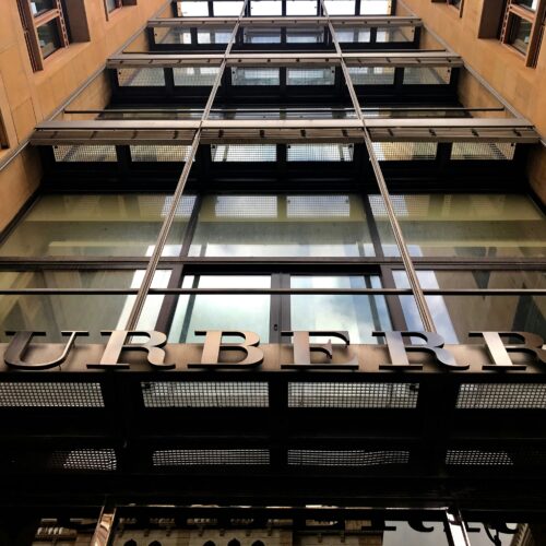 Burberry taglia il personale. Scatta la mobilitazione dei lavoratori a Serravalle