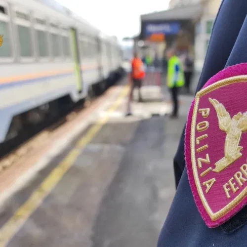 Tragedia in stazione a Tortona. Uomo di 26 anni si toglie la vita lasciandosi travolgere da un treno