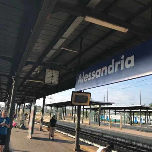 Ponte di Bressana chiuso e treni saltano fermate ad Alessandria e Novi. M5S protesta in Liguria e Abonante chiede “cambio di rotta”