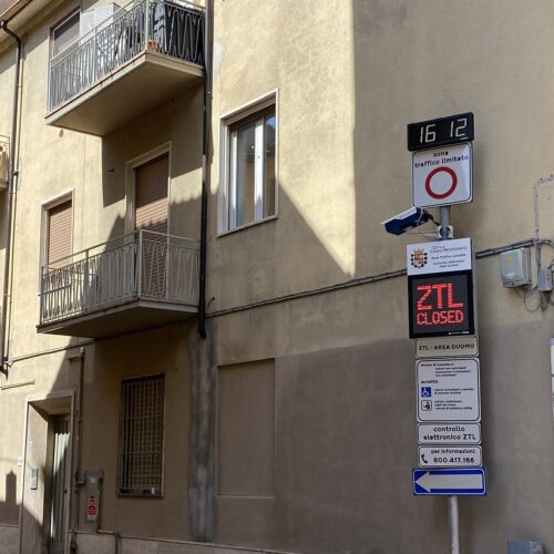 Nuovo varco ZTL in via Sant’Evasio a Casale. Attivato il controllo elettronico degli accessi in “Area Duomo”