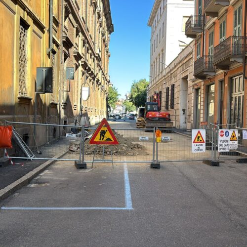 Via Pontida riaperta entro giovedì alle 12 ma il cantiere occuperà metà carreggiata per altri giorni