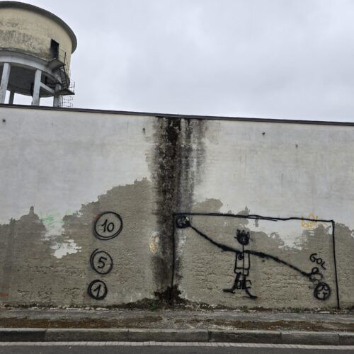 Quella porta disegnata su un muro, una finestra su libertà e fantasia