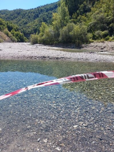 Proiettile di mortaio nel greto del torrente a Borghetto Borbera: area interdetta