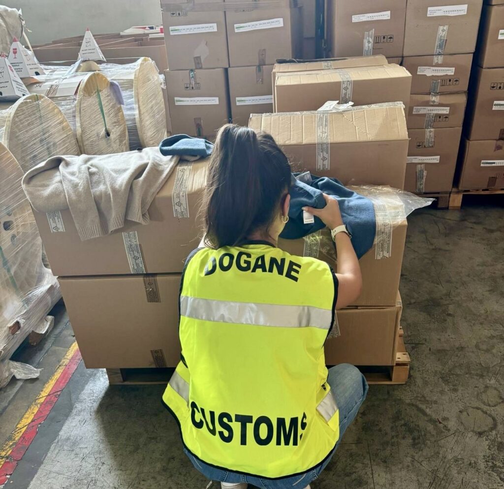 Maglioni falsi sequestro ufficio dogane